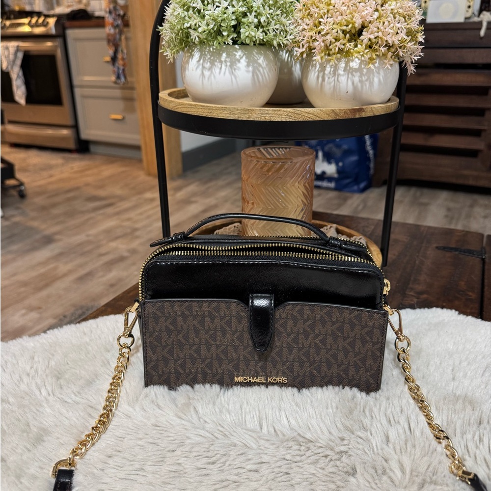 MICHAEL Michael Kors Black and Brown Crossbody Bag with Gold Hardware